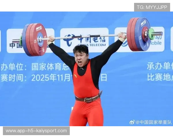 举重选手举完重量后直接求婚