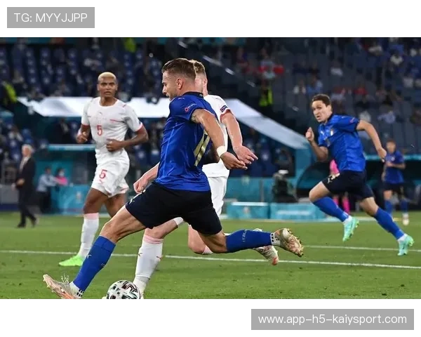 洛卡特利中场拦截后果断分球右路