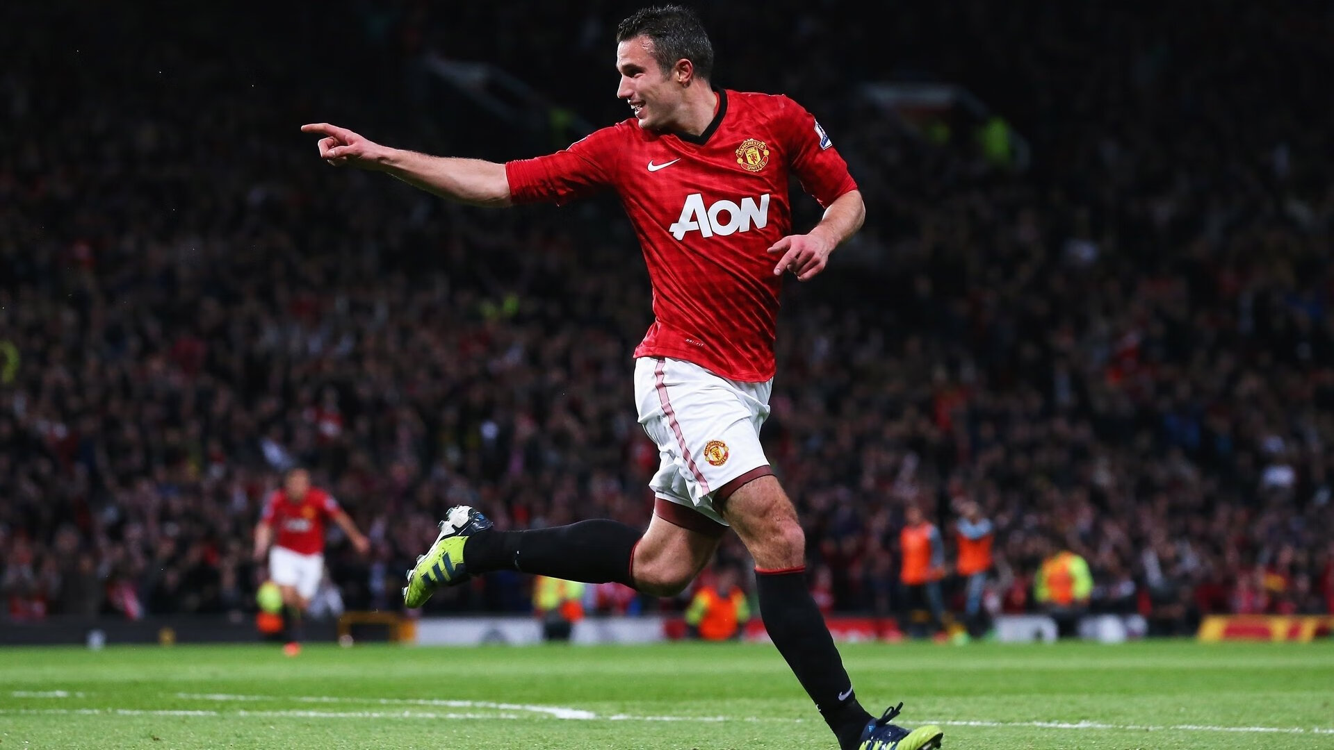 球场外部商业活动为赛事增加收入来源,球场业务